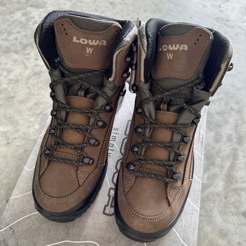 LOWA RENEGADE GTX MID W Hiking Boots - US 6